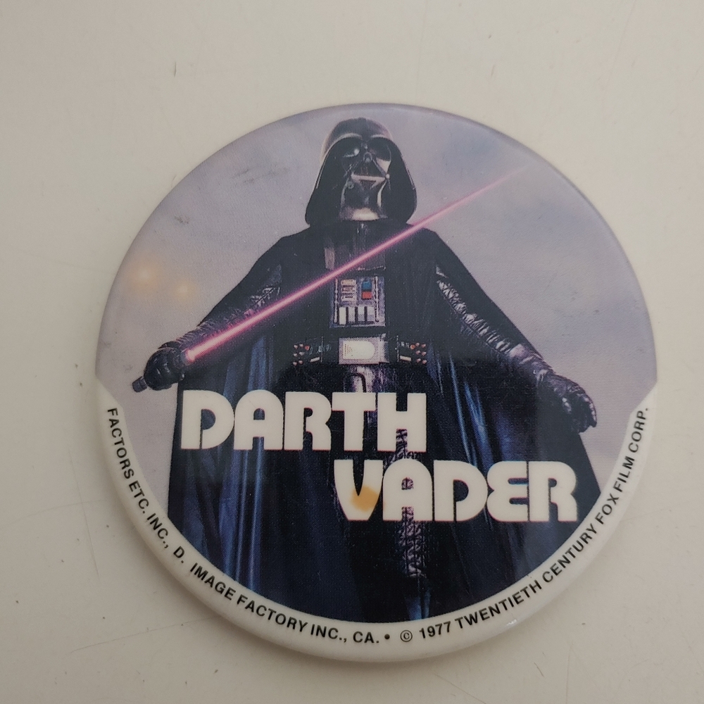 Vintage 1977 Star Wars Darth Vader Pin back button